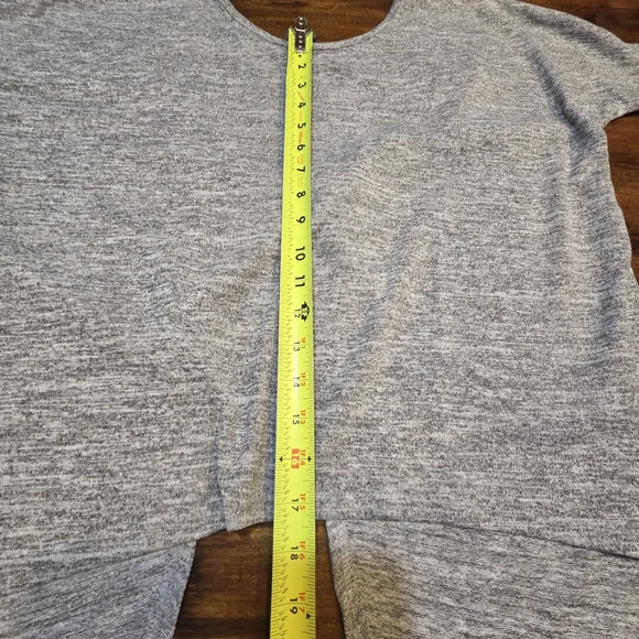 Boohoo Light Gray Long Sleeve Women's Top - Picture 3 of 9